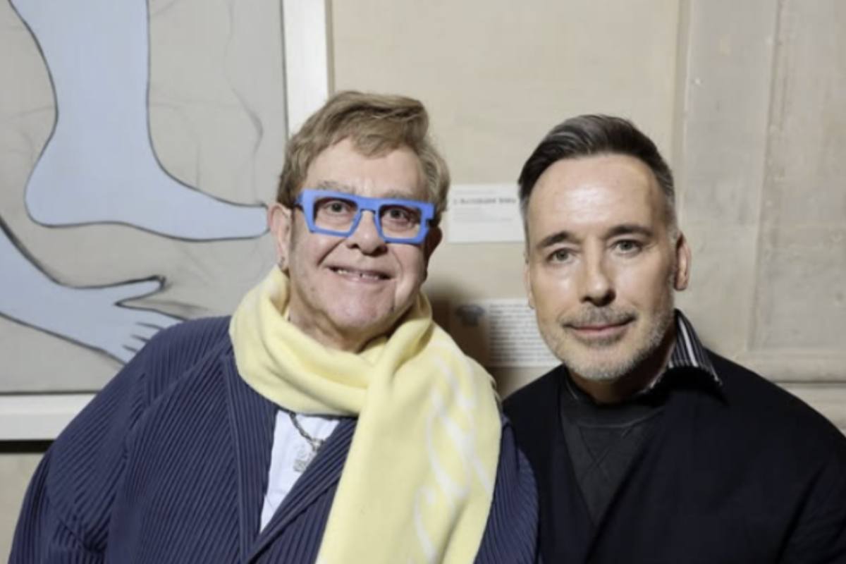I problemi fisici avevano già influenzato i programmi professionali del musicista. Nel 2021 Elton John fu costretto a rinviare diverse date del tour