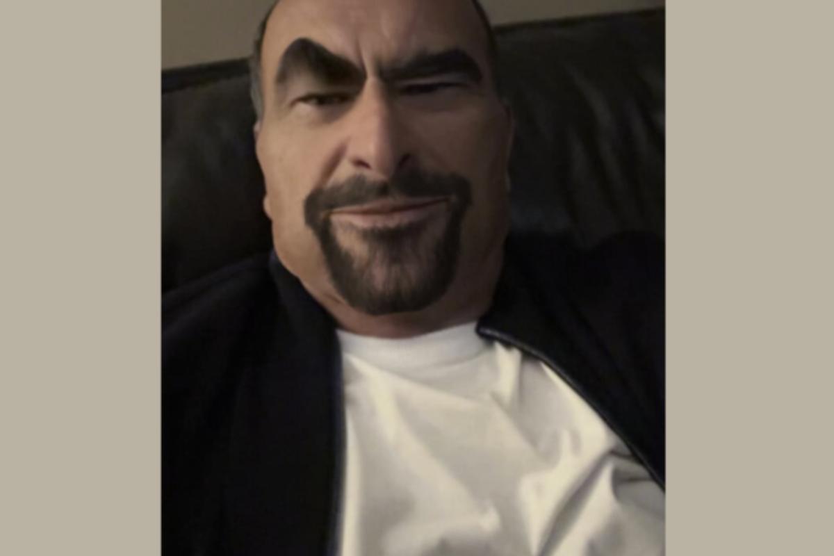 l punto centrale, però, resta il rapporto tra padre e figlio. Non è solo una dinamica privata che finisce online, ma una chiave