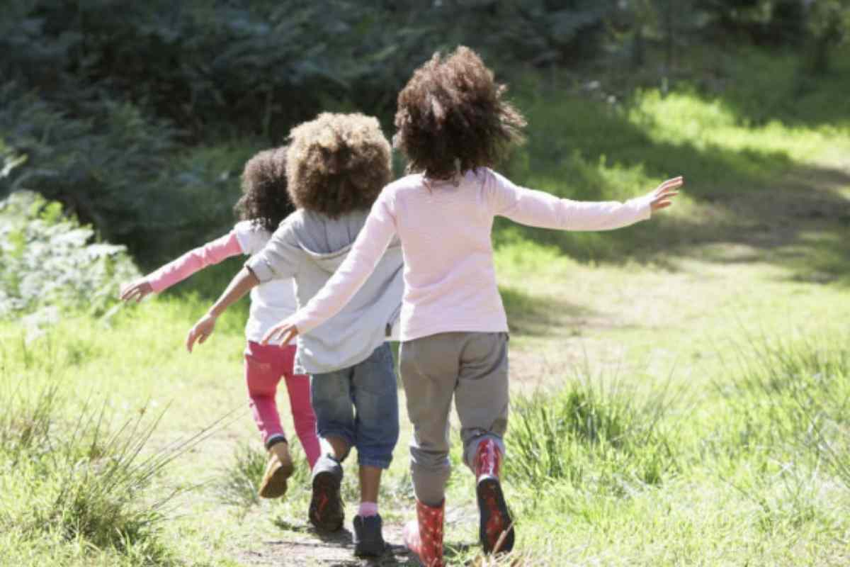 Bambini camminano (www.paynomindtous.it) 2026 04